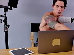 Anal, Sucer une bite, Couple, Tir de sperme, Homosexuelle, Branlette thaïlandaise, Tatouage