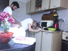 AmateurPorn Amateurs Mom Cooking Humped By Hubby Part1