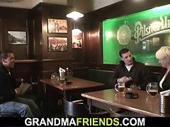 デカパイ, ブロンド, フェラチオ, エロ熟女, 熟年, 淫乱熟女, 義母, 三人