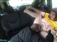 Gros cul, Gros seins, Sucer une bite, Voiture, Éjaculation interne, Orgasme, Réalité, Suçant