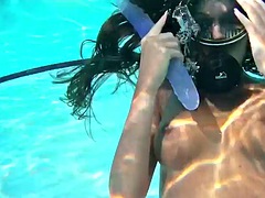 Nora Shmandora underwater dildo action