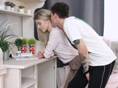 Bakfra, Europeisk, Ansiktssperm, Kjæreste, Hd, Naturlige bryster, Fitte, Russer