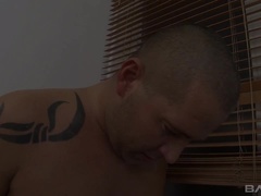 Blondinka, Stopala fetiš, Mama, Tetovaže