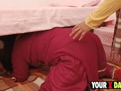 Uncut - Punjabi Jatti Stuck Under the Bed and Fucked by Servant Bihari