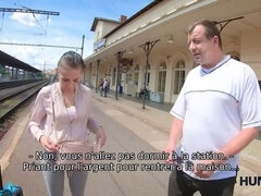 HUNT4K. Hunter rencontre une fille à la gare et attire sa maison pour du sexe