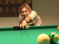 En gros plan de très près, Extrême, Massage, Masturbation, Orgasme, Public, Solo, Gicler