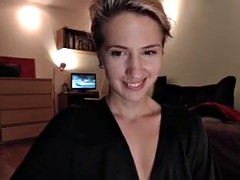 short-haired babe webcam chat