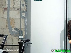 Brunetka, Fetysz stóp, Hd, Obcasy, Całować, Masturbacja, Naturalne cycki, Cycki