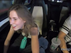 Culo, Brunetta, Macchina, Doppia penetrazione, Toccando, Tette naturali, Piccola, Ragazza