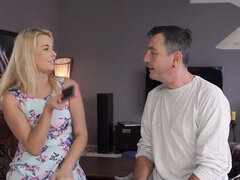 18 jahre, Blondine, Geschnappt, Gehörnter ehemann, Tschechisch, Papi, Lecken, Rasiert