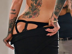 Velik kurac, Velike joške, Fafanje, Rjavolaska, Zunanji izliv, Hardcore, Medrasni seks, Joške