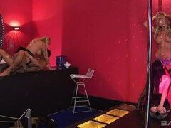 Grote mammen, Blond, Bruinharig, Sperma shot, Sperma in gezicht, Groep, Ondergoed