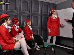 Enthousiasteling, Pijpbeurt, Brits, Dominante vrouw, Groep, Handbeurt, Roodharige vrouw, Uniformpje