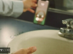 Bagno, Bondage sadomaso, Brunetta, Pornostar, Pubblico, Figa, Cavalcando, Tette