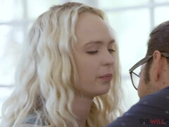 Nana, Plantureuse, En levrette, Doigter, Bâillonner, Piercing, Chatte, Tatouage