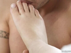 Sexy�Amaris�is really into foot fetish. She has perfect feet and knows how to use them to pleasure tall strong men