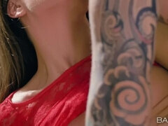 Analny, Brunetka, Para, Styl na pieska, Naturalne cycki, Pirsing, Punkt widzenia, Tatuaż