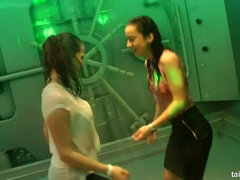 Blondýna, Hardcore, Lesbické, Nahé, Orgie, Pička, Sprcha, Swingers