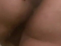 Cuarto de baño, Latina, Tetas naturales, Tatuaje