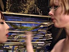 Blonde, Pieds, Fétiche, Interracial, Japonaise, Embrassement, Lesbienne, Léchez