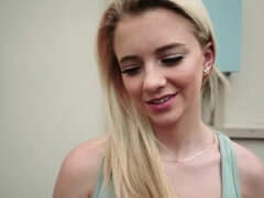 Blondinka, Denar, Zunaj, Sramežljiva, Najstnice