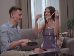 Avsugning, Brunett, Närbild, Snopp, Handjobb, Underkläder, Tuttar, Fru