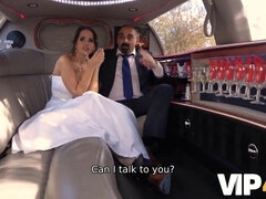 Gros seins, Mariée, Brunette brune, Cocu, Tchèque, Européenne, Mère que j'aimerais baiser, Tatouage