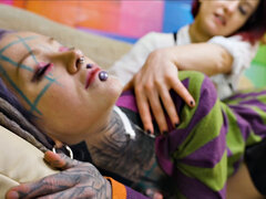 Anal, Culo, Botas, Penetracion con dedos, Penetracion con puños, Lesbiana, Aceite, Tatuaje