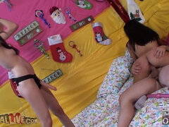 흑갈색 머리, 레즈비언, 밀프, 엄마, 조그마한, 스트랩, 쓰리섬