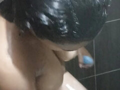 Talking to My GF While She Is Bathing