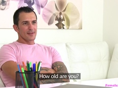 Culo, Mamada, Corridas faciales, Hembra, Penetracion con dedos, Lamidas, Oficina, Pov