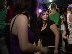 18 jahre, Leie, Blondine, Braunhaarige, Aufs gesicht abspritzen, Gruppe, Interrassisch, Jungendliche (18+)