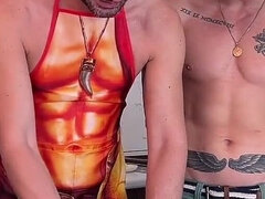 Amatéři, Anál, Velké péro, Kuřba, Pár, Stříkání spermatu, Gay, Tetování