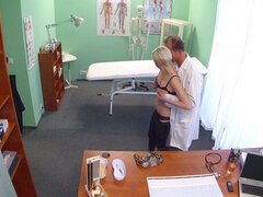 Blondína, Prstovanie, Výprask, Sestrička, Pička, Jačania, Uniforma, Vlhká