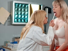 Duże cycki, Blondynka, Palcówka, Całować, Lesbijka, Lizanie, Masturbacja, Pielęgniarka