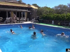 Gros seins, Blonde, Brunette brune, Plantureuse, Hard, Seins naturels, Softcore, Nénés