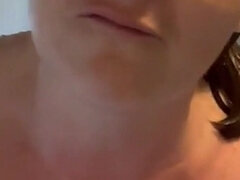 Brunette, Europærer, Behåret, Hjemmelavet, Ældre kvinde, Strittende brystvorter, Bad, Bryster