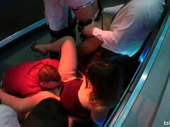 Blondine, Dukke, Håndjob, Kysse, Fest, Pornostjerner, Swingers, Lærer