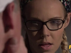 큰 가슴, 오랄섹스, 목구멍이 막히는, 핸드잡, 항문을 햝는 행위, 삼키다, 쓰리섬, 장난감들