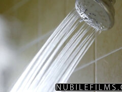 Universitet, Første gang, Kæreste, Hd, Lesbisk, Orgasme, Bad, Legetøj