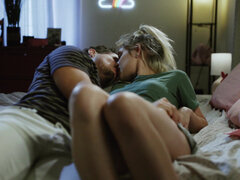 Zadek, Kotě, Vysokoškolačka, Stříkání spermatu, Líbání, Výprask, Masturbace, Pička