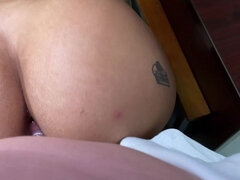 Μεγάλος κώλος, Μεγάλος πούτσος, Πίπα, Χύσιμο, Στο πρόσωπο, Σκληρό, Πρώτου προσώπου, Άξεστος