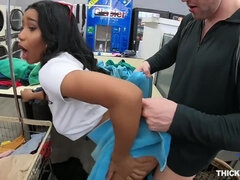 큰 엉덩이, 큰 음경, 오랄섹스, 흑갈색 머리, Hd, 야외의, 공개적인, 젖가슴