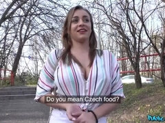 Tetas grandes, Rubia, Mamada, Corridas, Al aire libre, Perforación, Público, Tatuaje