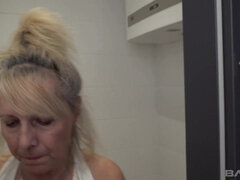 デカパイ, フェラチオ, 巨乳な, イく瞬間, お婆さん, 手コキする, 熟年, オッパイの