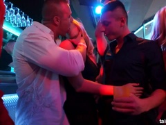 Fafanje, Ples, Hardcore, Medrasni seks, Lizanje, Zabava, Muco, Mokra