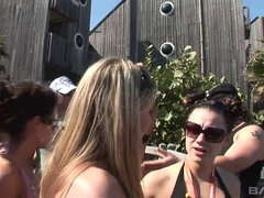 Godlike platinum gal in amateur porn in the open