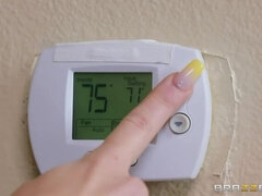 アメリカ人, 捕まる, 指いじり, レズビアン, なめる, 赤毛, 剃毛, オッパイの