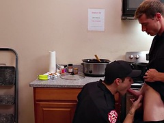 Anál, Kuřba, Stříkání spermatu, Na obličej, Gay, Honění, Hardcore, Uniforma