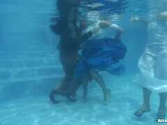 Kjole, Hunn, Naturlige bryster, Naken, Basseng, Sateng, Softcore, Våt